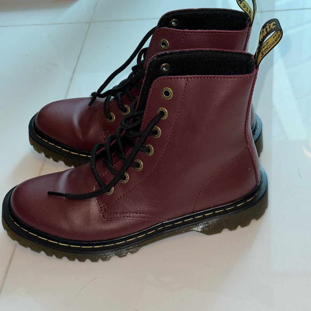 Dr  Martens size 8 burgundy red boots 1460 SMOOTH LEATHER LACE UP BOOTS